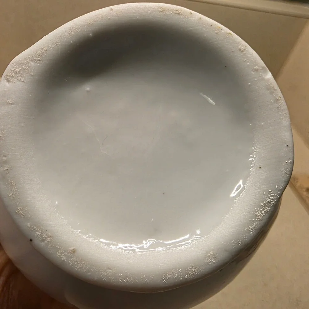 Ceramic Bud Vase‎ 9 Inch White Scalloped Rim Bulbous Base Leaf Detail